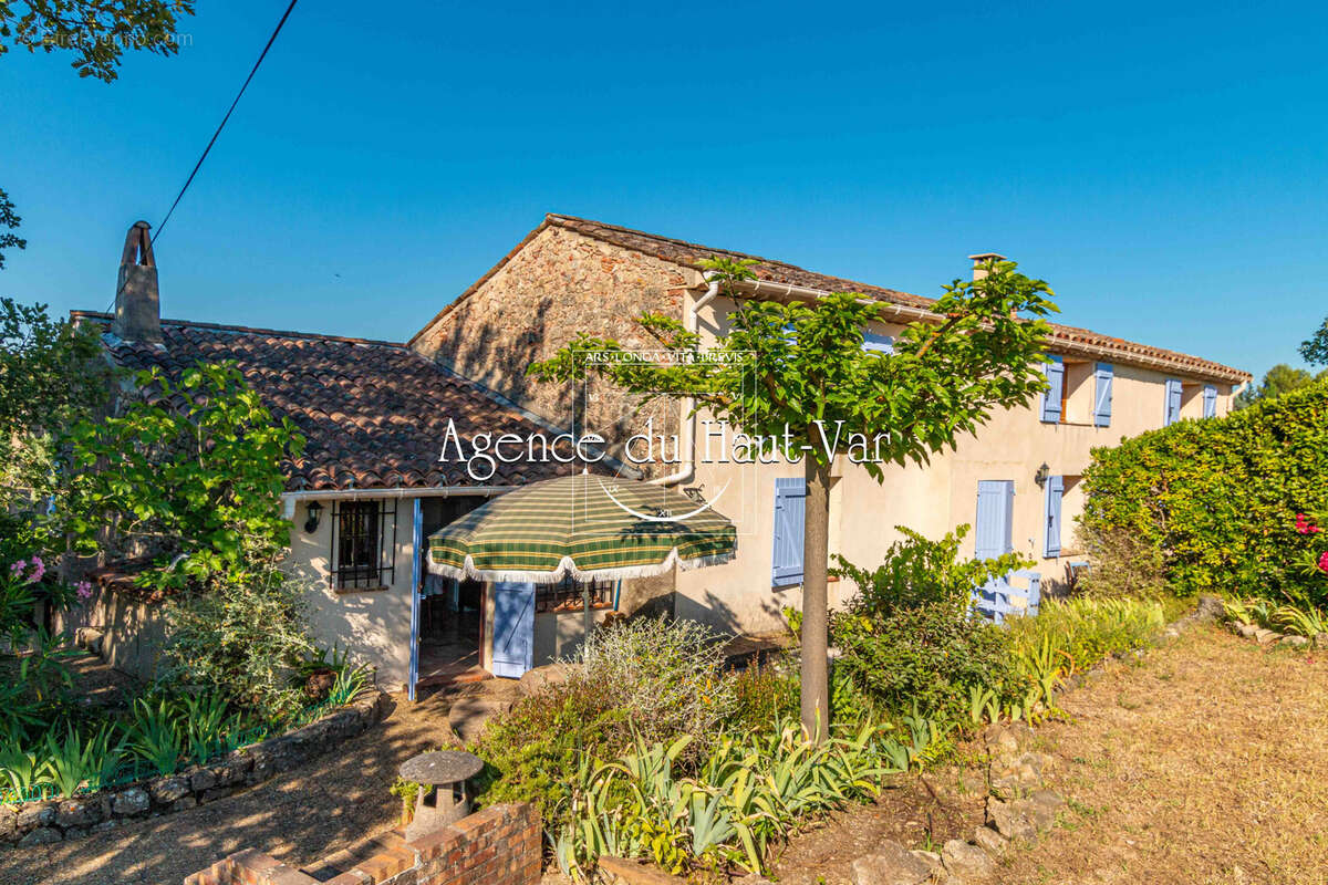 Maison à BAGNOLS-EN-FORET
