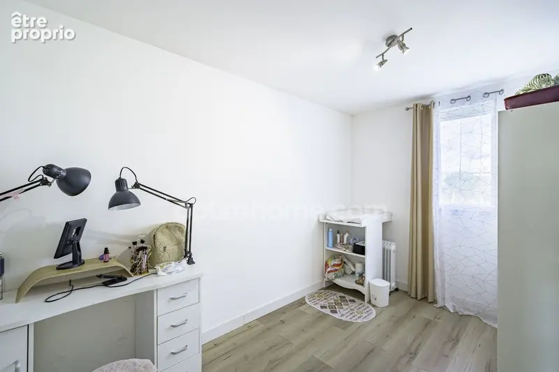 Marseille 10ᵉ – T3 entièrement rénové avec balcon, climatisation, stationnement libre et vue dégagée sur parc - photo 6