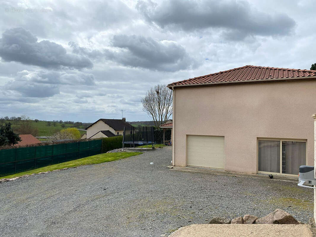 Maison à SAINT-BERAIN-SOUS-SANVIGNES