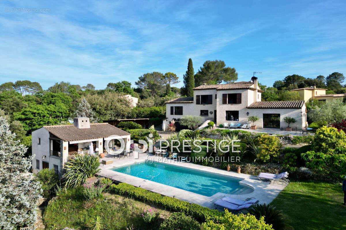 Maison à ROQUEFORT-LES-PINS