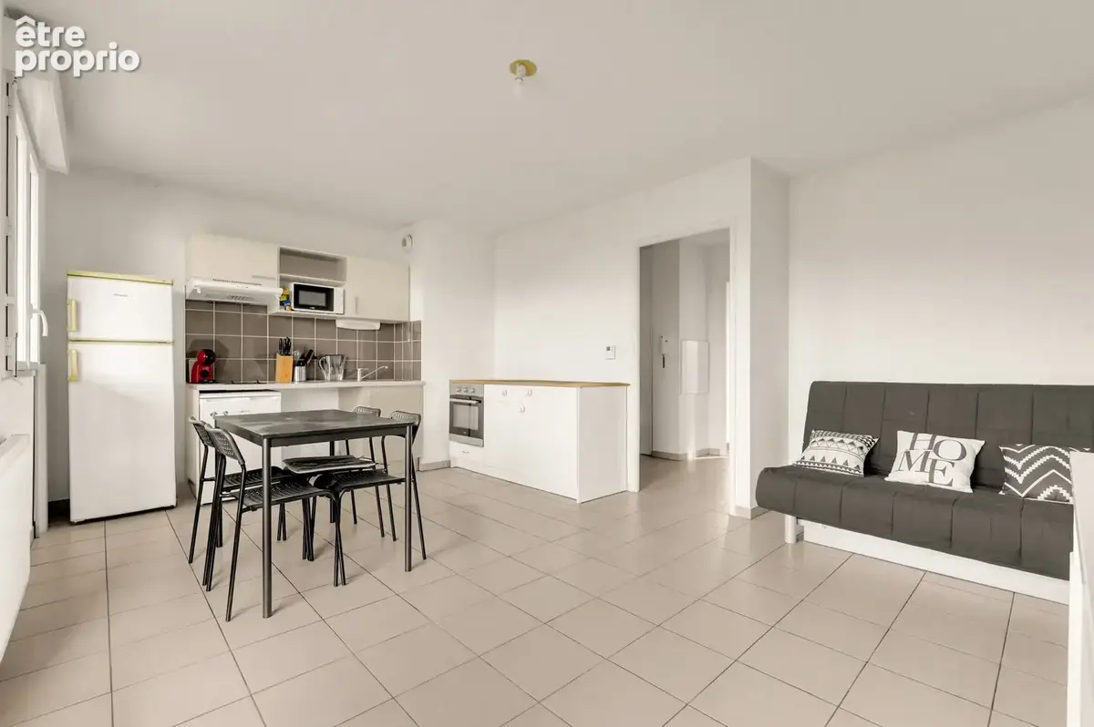 Appartement à BEAUZELLE