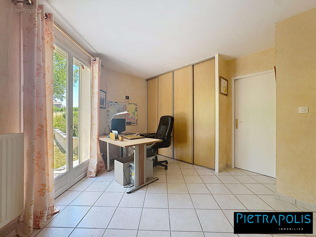 Maison 185 m² à Genilac  - photo 9
