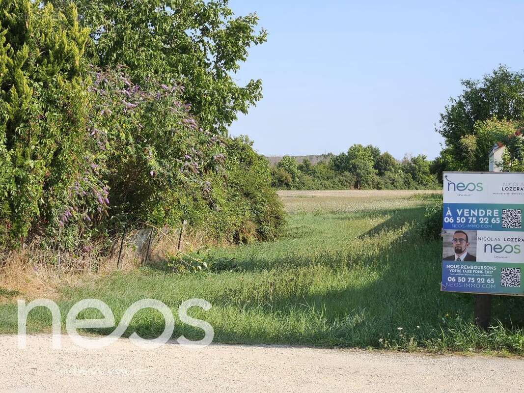 Terrain à MEHUN-SUR-YEVRE