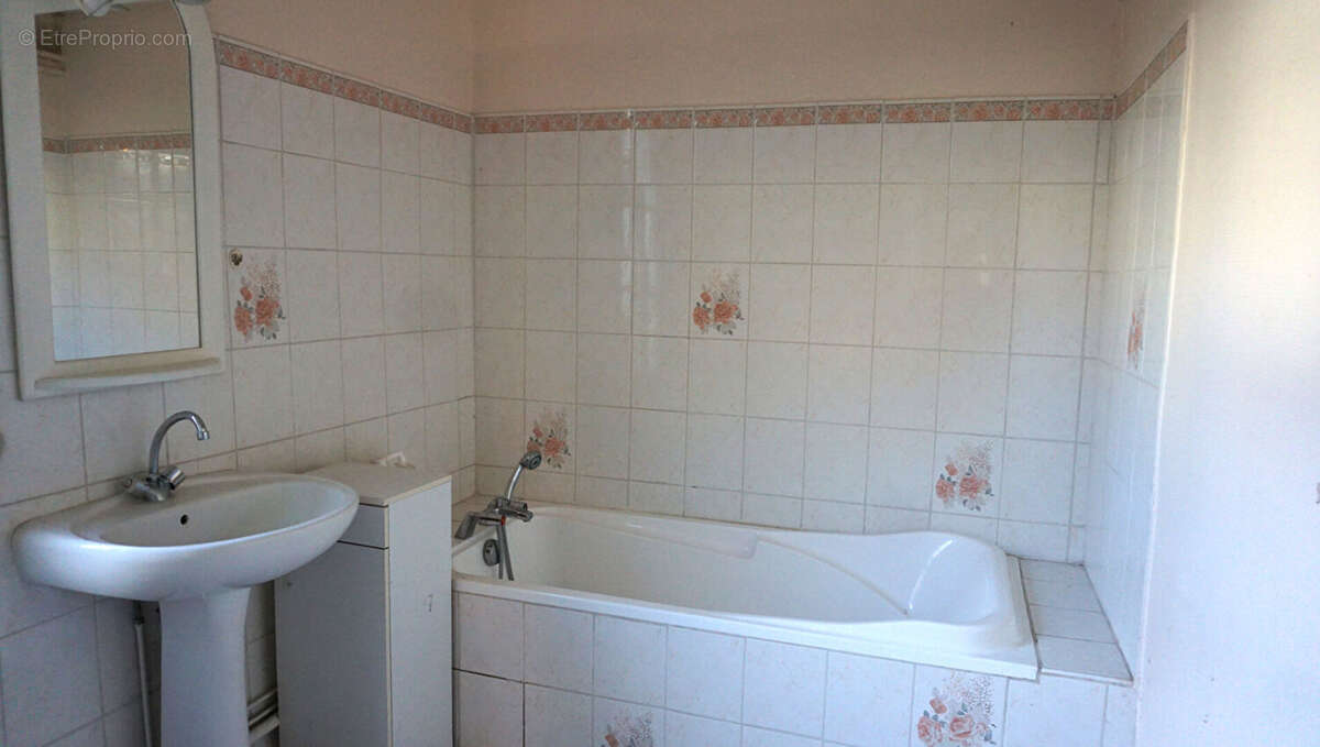 Maison à SAINT-FLOVIER