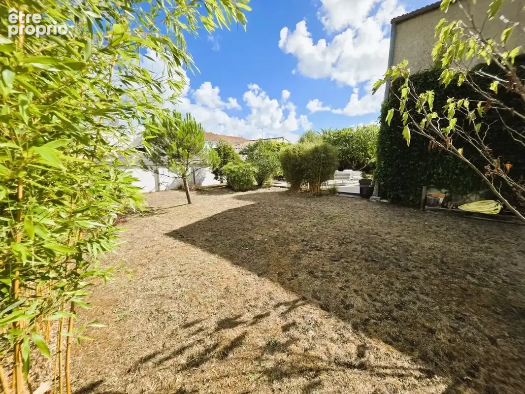 ILE D'OLERON (17), A Vendre Très belle Longère rénovée 194m², édifiée au calme en cœur de village sur terrain 1.047m² - photo 5
