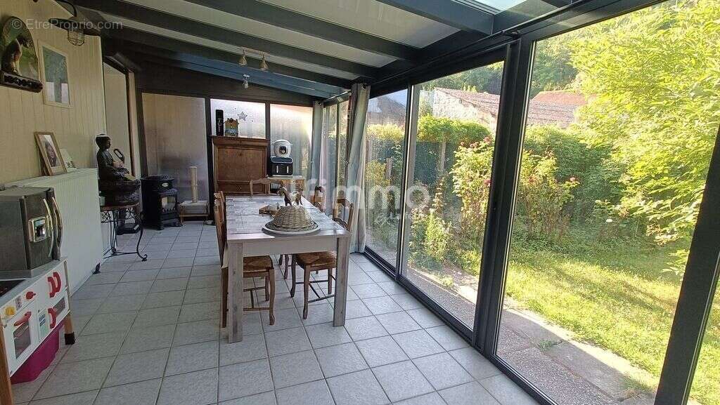 Maison avec dépendances donnant sur jardin bucolique – Proche Pr - photo 3