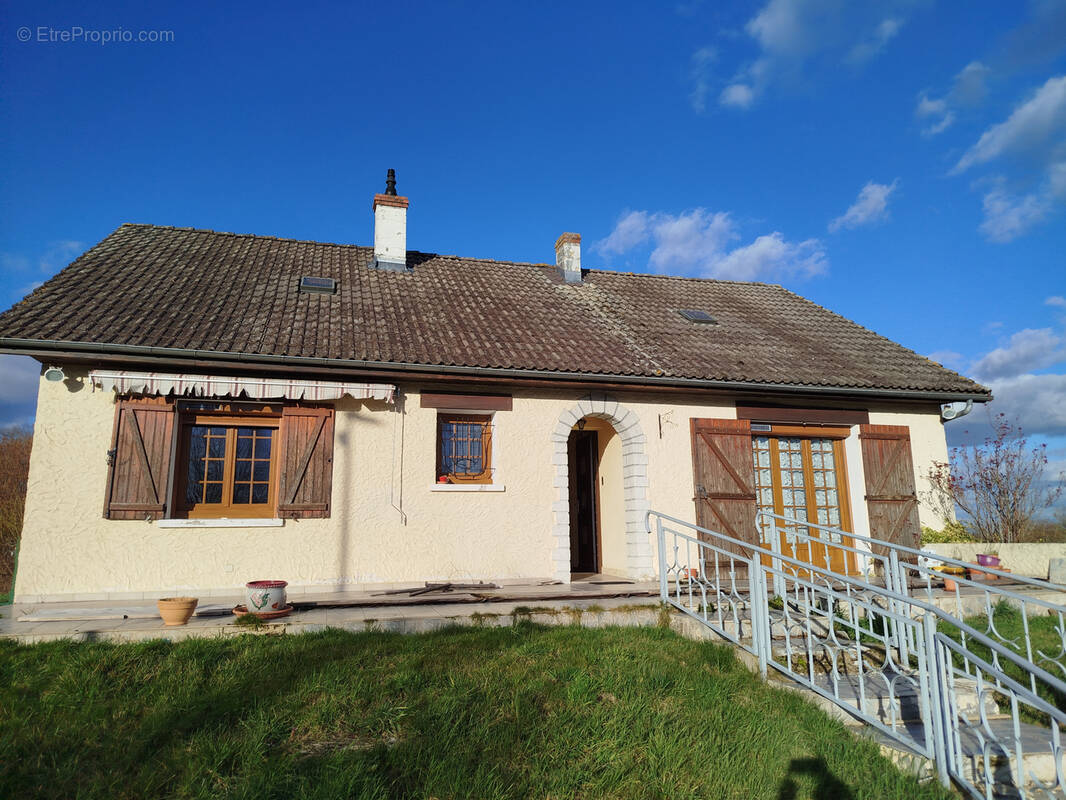 Maison à MONETEAU