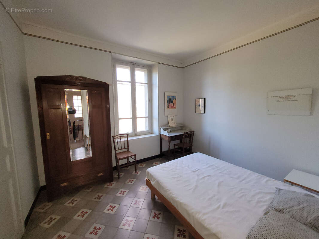 Maison à OUVEILLAN