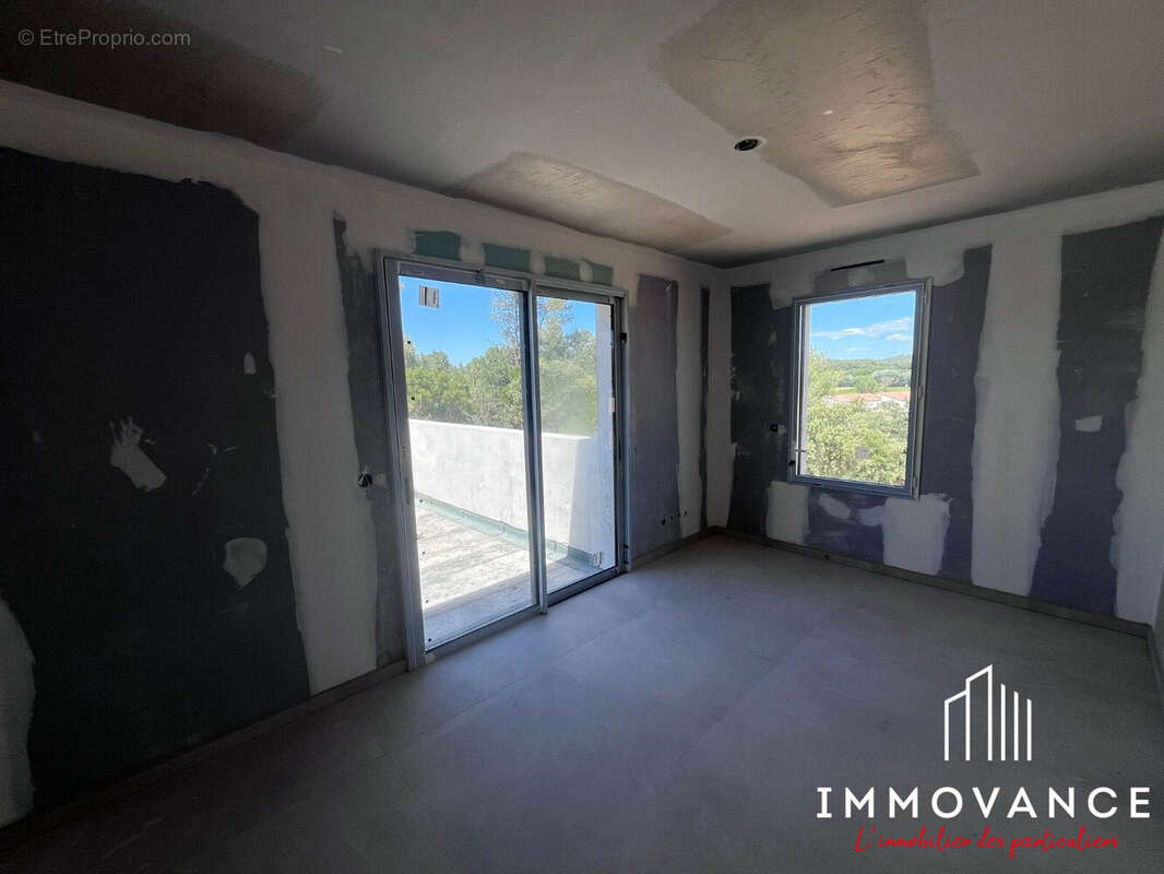 Appartement 102 m² à Saint-Clement-De-Riviere  - photo 4