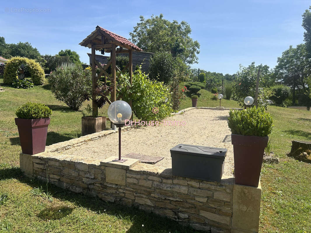 Maison 220 m² à Saint-Crepin-Et-Carlucet  - photo 9