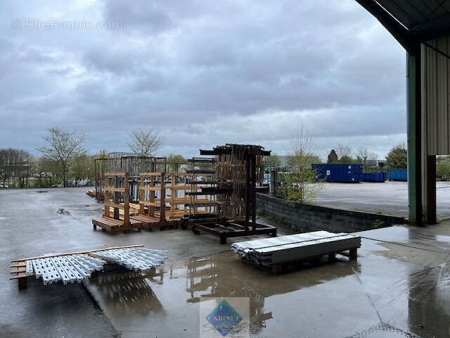 LOCAUX PRO de 5000m2 sur parcelle de 9000m2 - photo 9