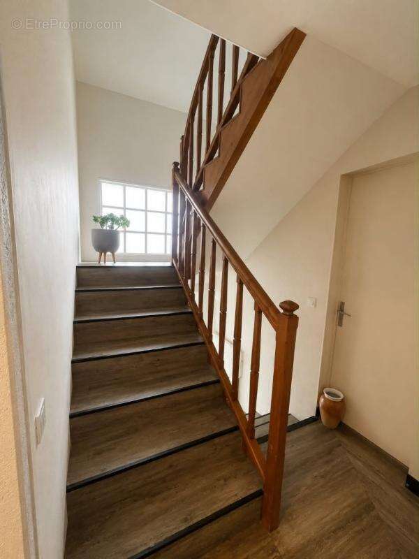 Maison 120 m² à Coucy-Le-Chateau-Auffrique  - photo 6