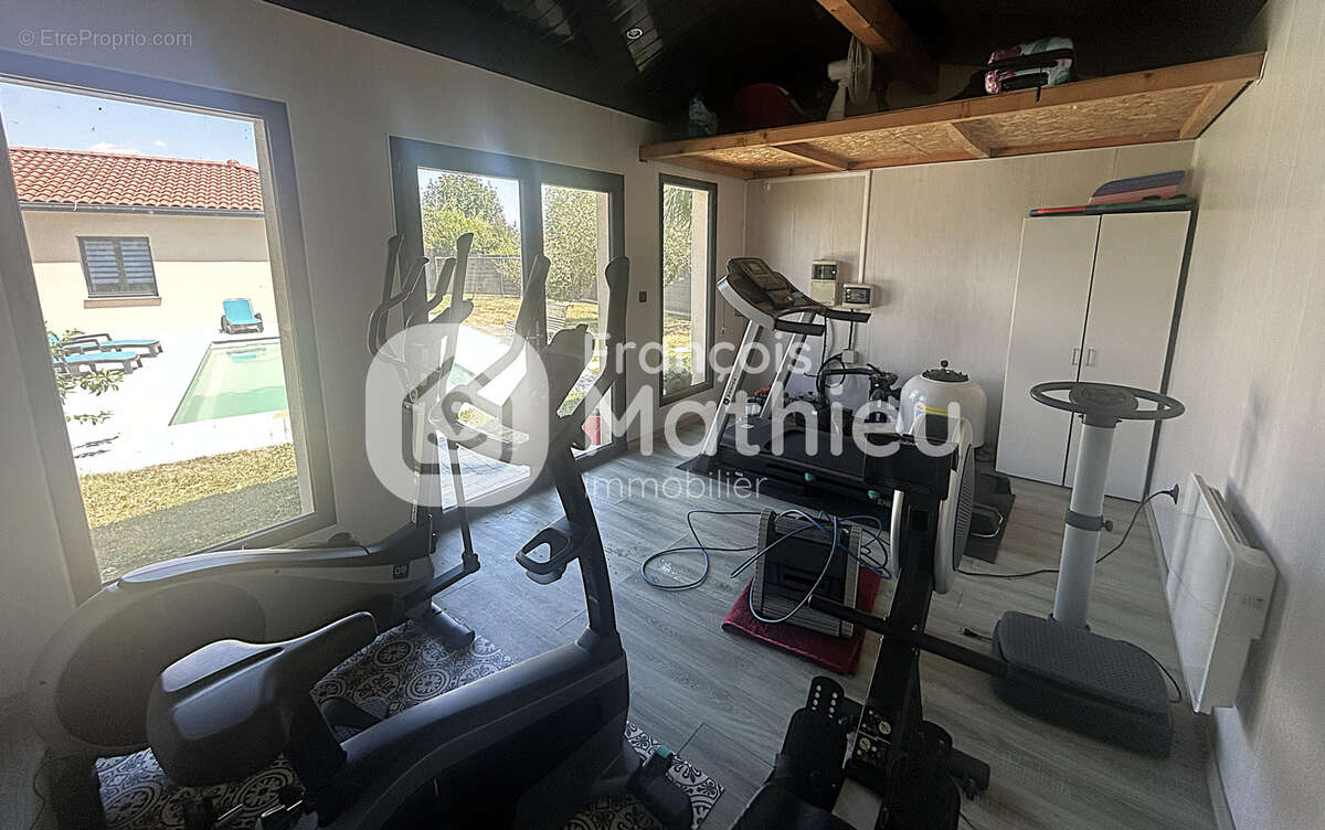 Relevant - Maison T5 avec piscine, garage, dépendance et terrain d'environ 1031m2. - photo 18