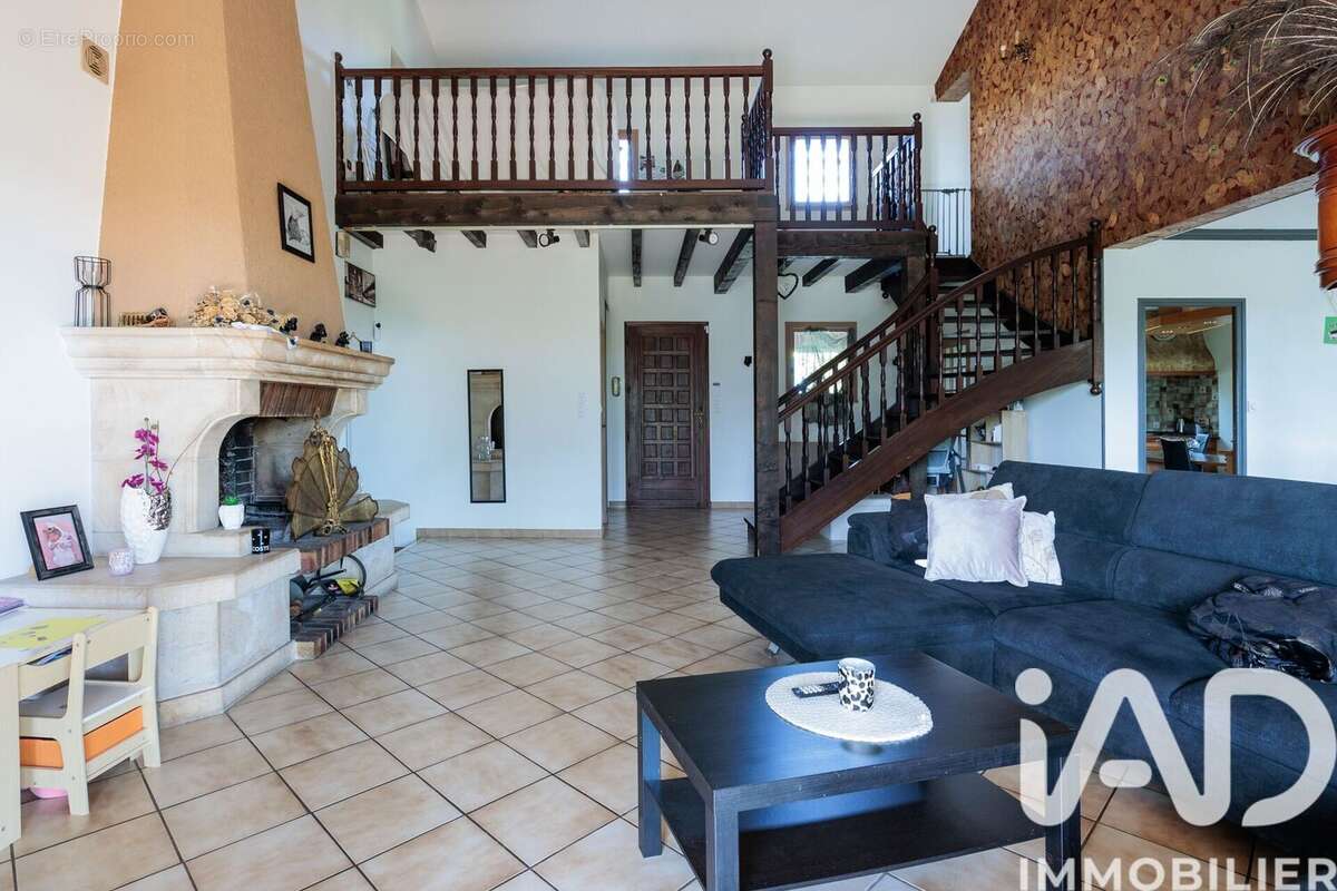 Photo 4 - Maison à SAINT-GENIS-LES-OLLIERES