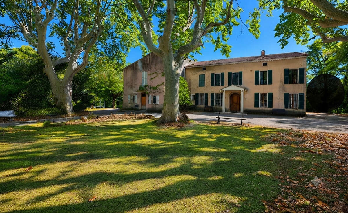 Domaine historique  aux portes d'un village provençal - photo 7