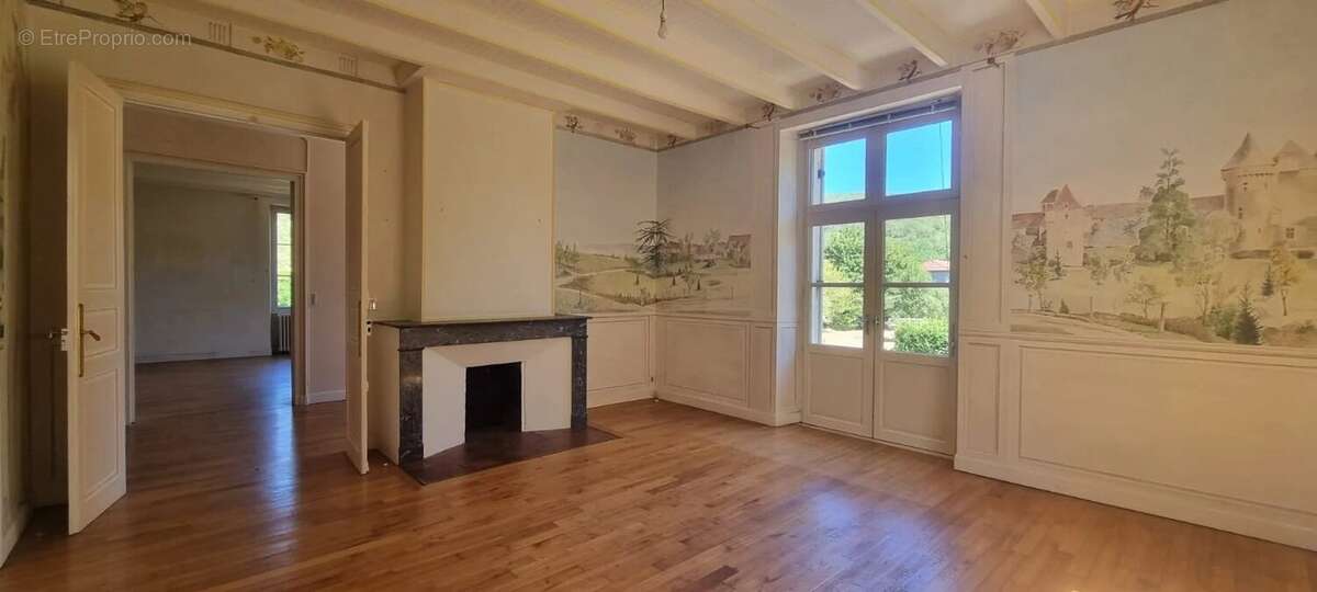 Maison de maître avec piscine et dépendances - photo 8
