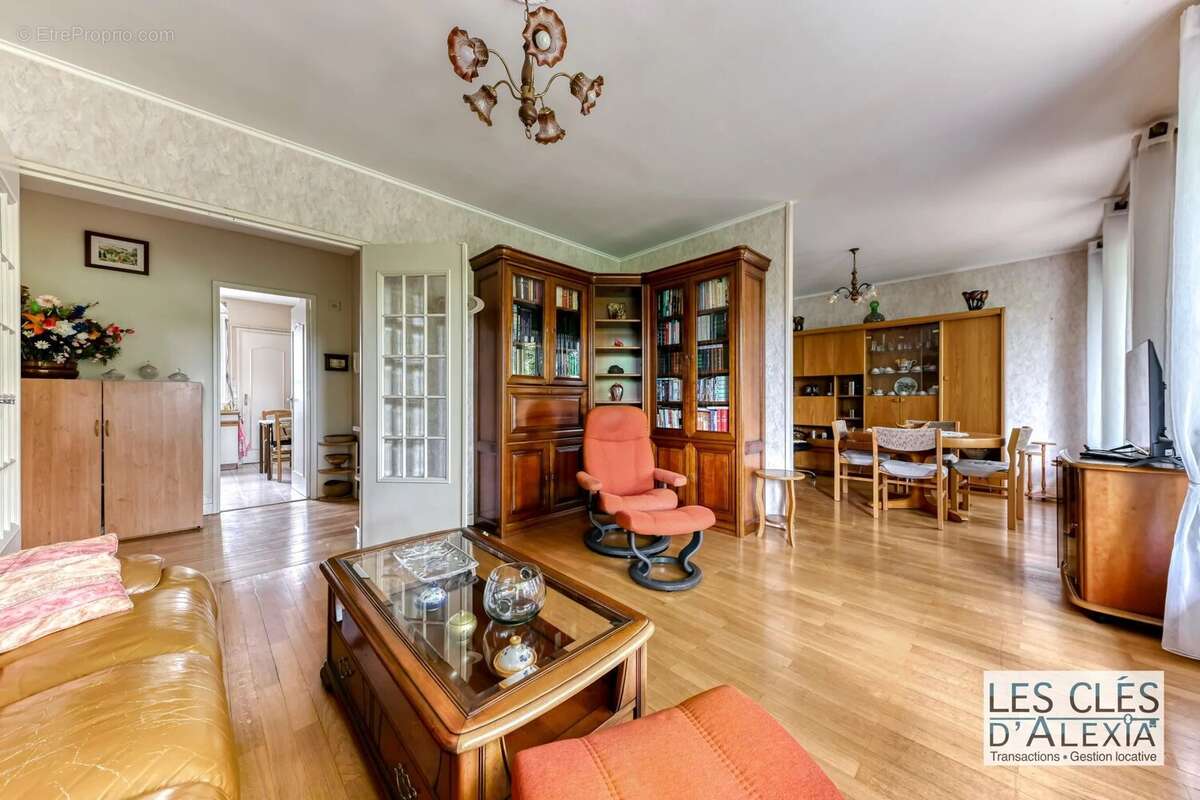T3 traversant Est/Ouest 78,29 m² /balcon / Garage - photo 4