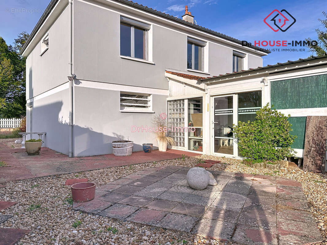 Maison à SAINT-LEON-SUR-L&#039;ISLE