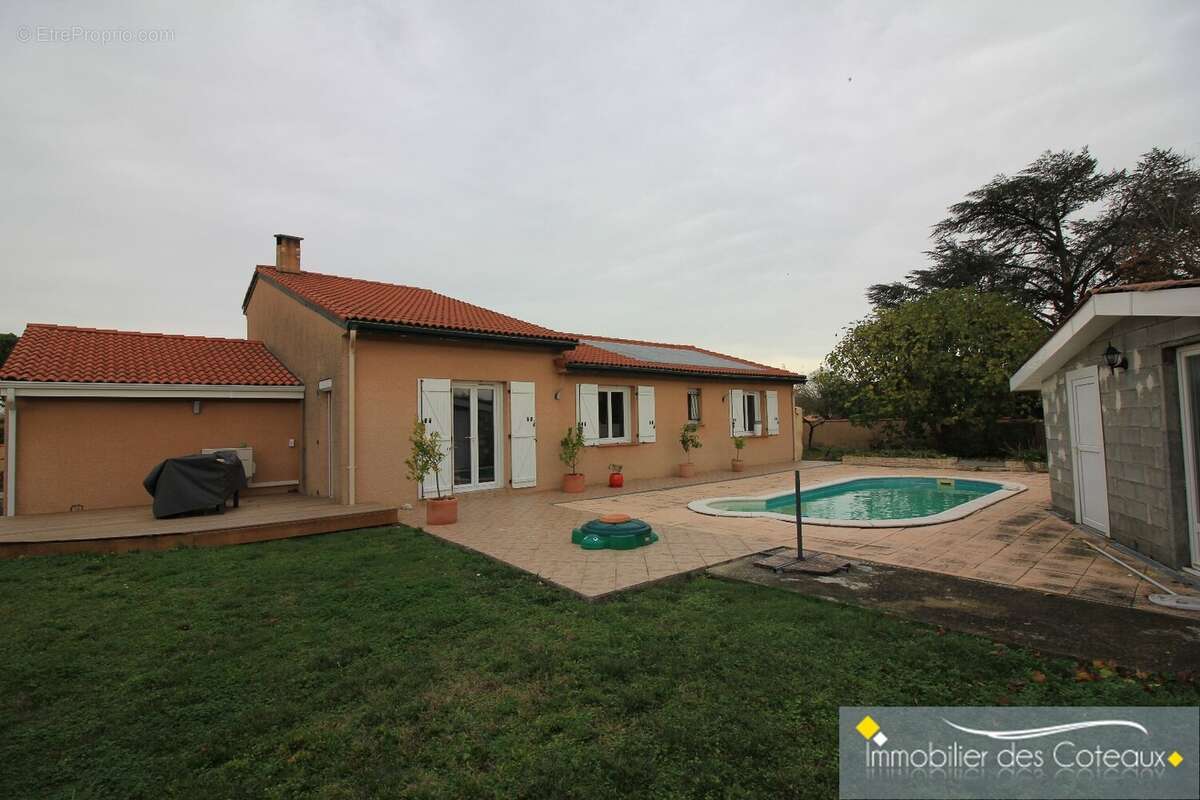 Maison à PINS-JUSTARET