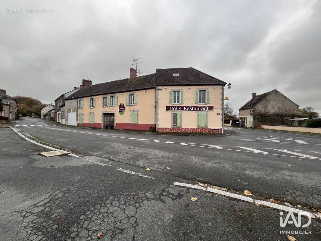 Photo 1 - Commerce à NOUZERINES