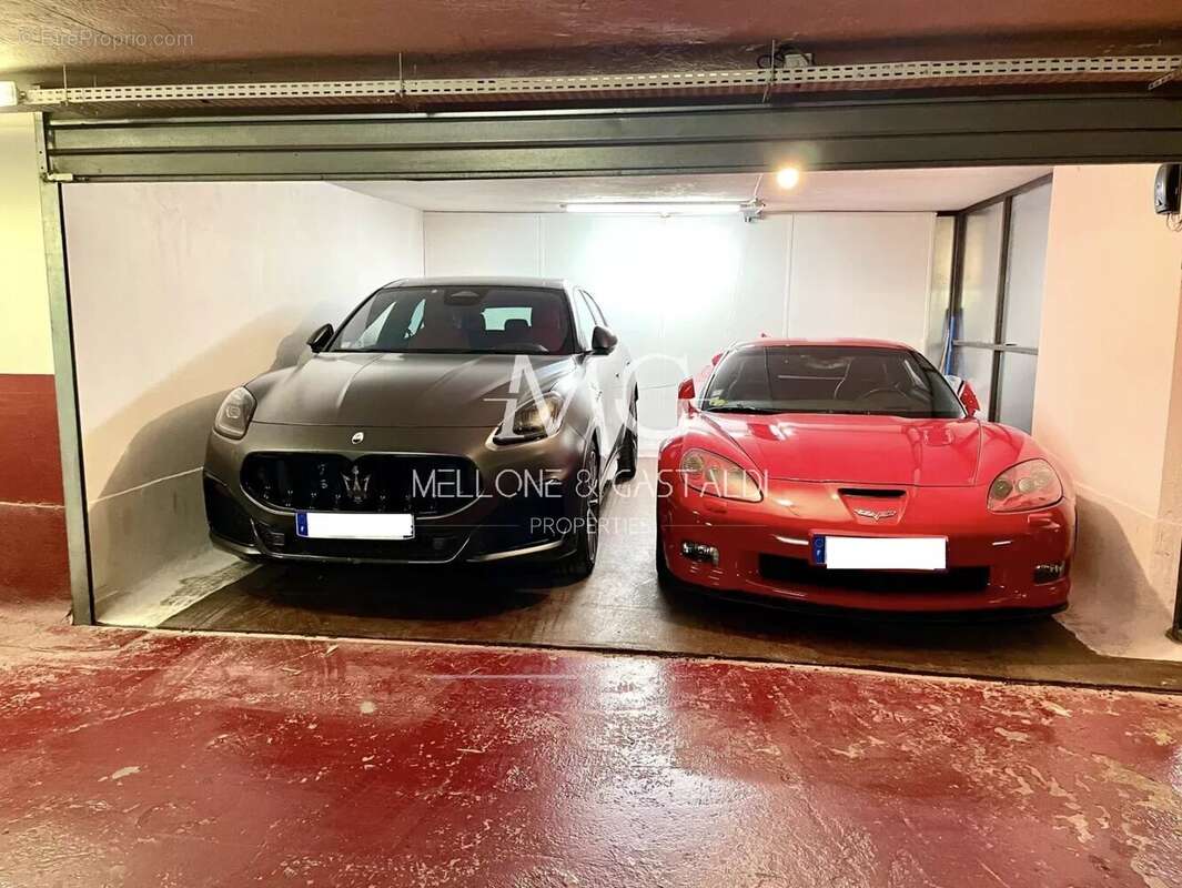 Parking à CANNES