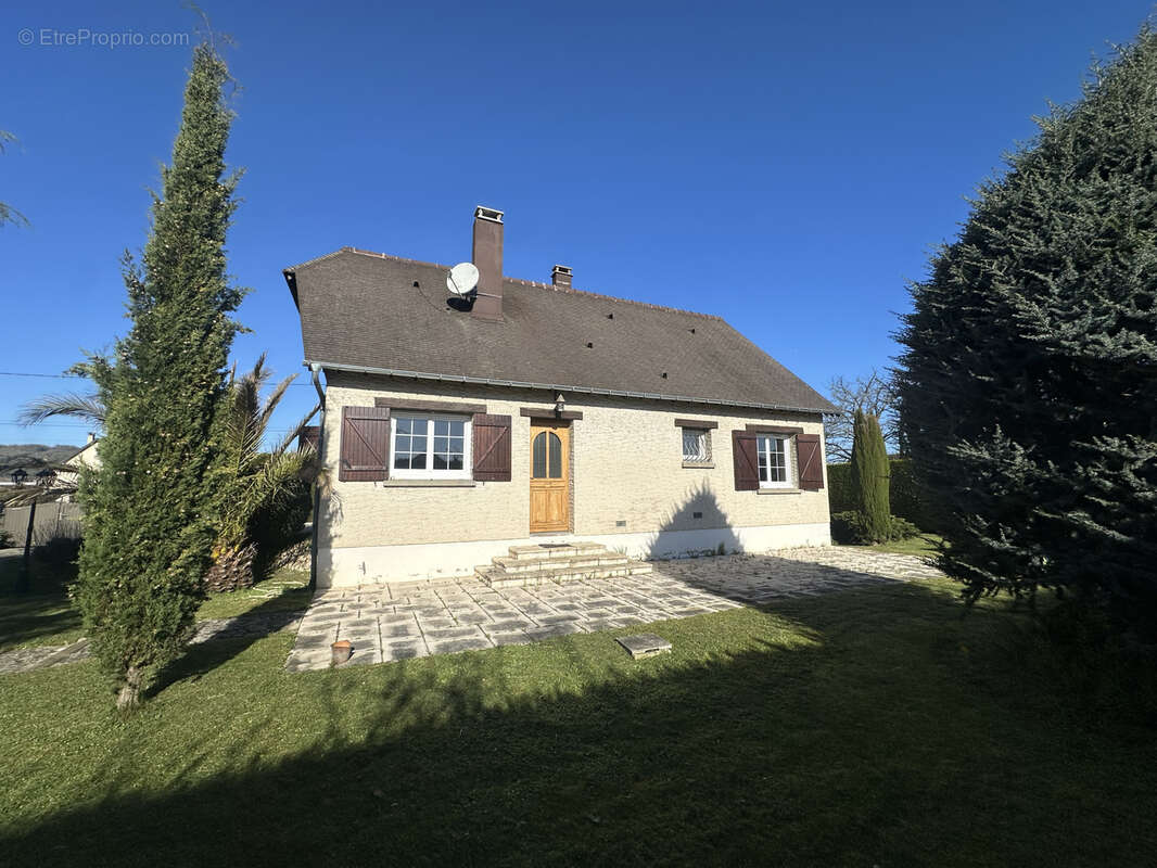 Maison à COURCELLES-SUR-SEINE