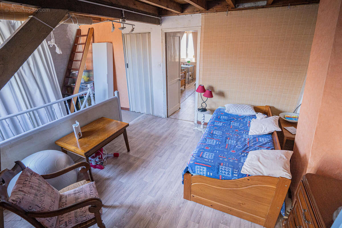 Secteur Voltaire, maison type 1920,  96m2, 2chambres, cour. - photo 9