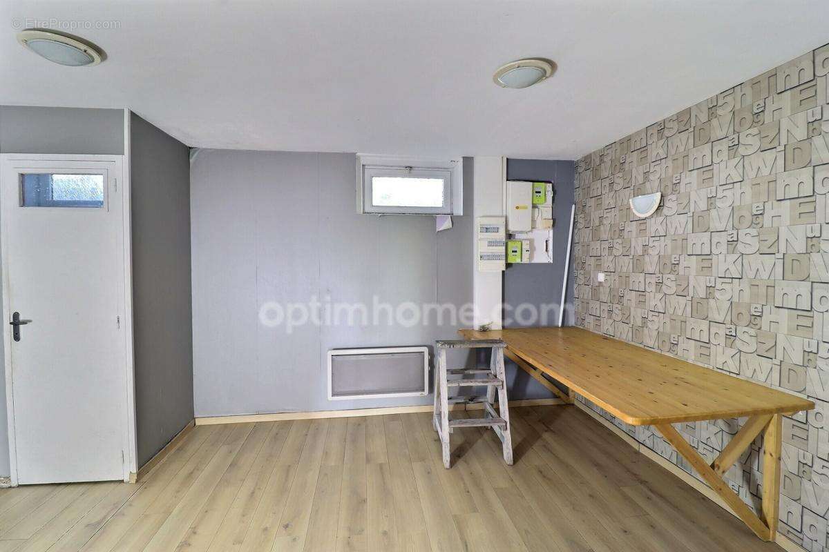 VALLONS-DE-L'ERDRE – Maison familiale T7 (126 m²) au calme : Énergie auto-financée et vie à pied ! - photo 15