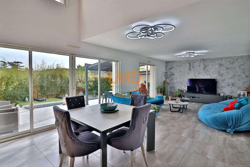 Maison contemporaine 4 chambres Piscine Secteur très recherché - photo 7