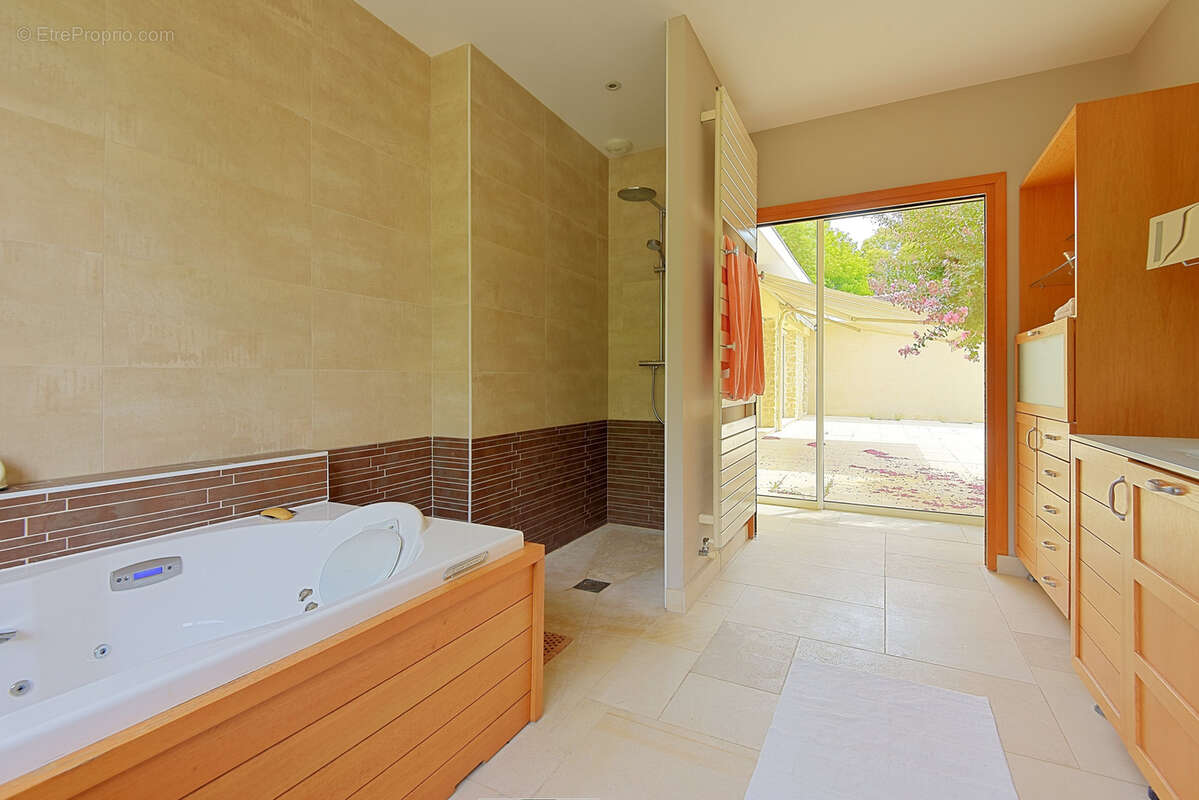 Maison à CAMBLANES-ET-MEYNAC