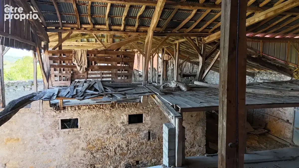 Magnifique corps de ferme 160 m2 avec 720 m2 de grange à rénover - - photo 8