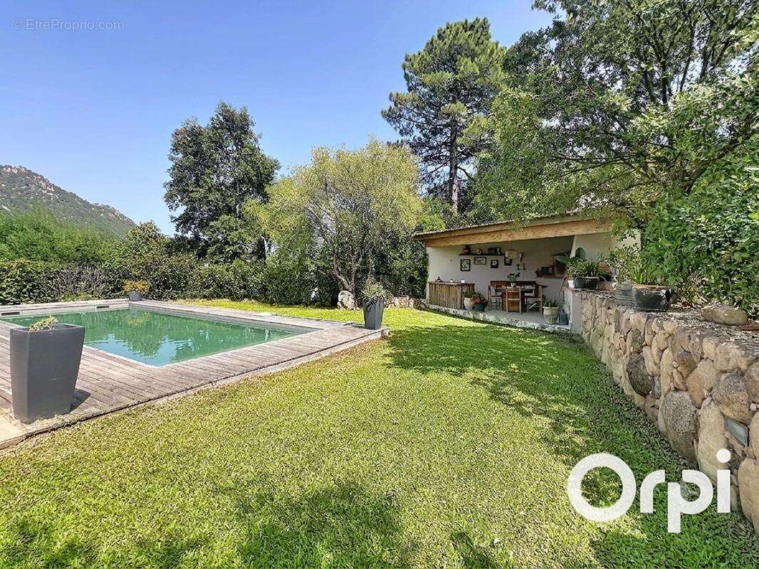 A vendre - Villa contemporaine avec piscine et appartement indépendant - photo 15