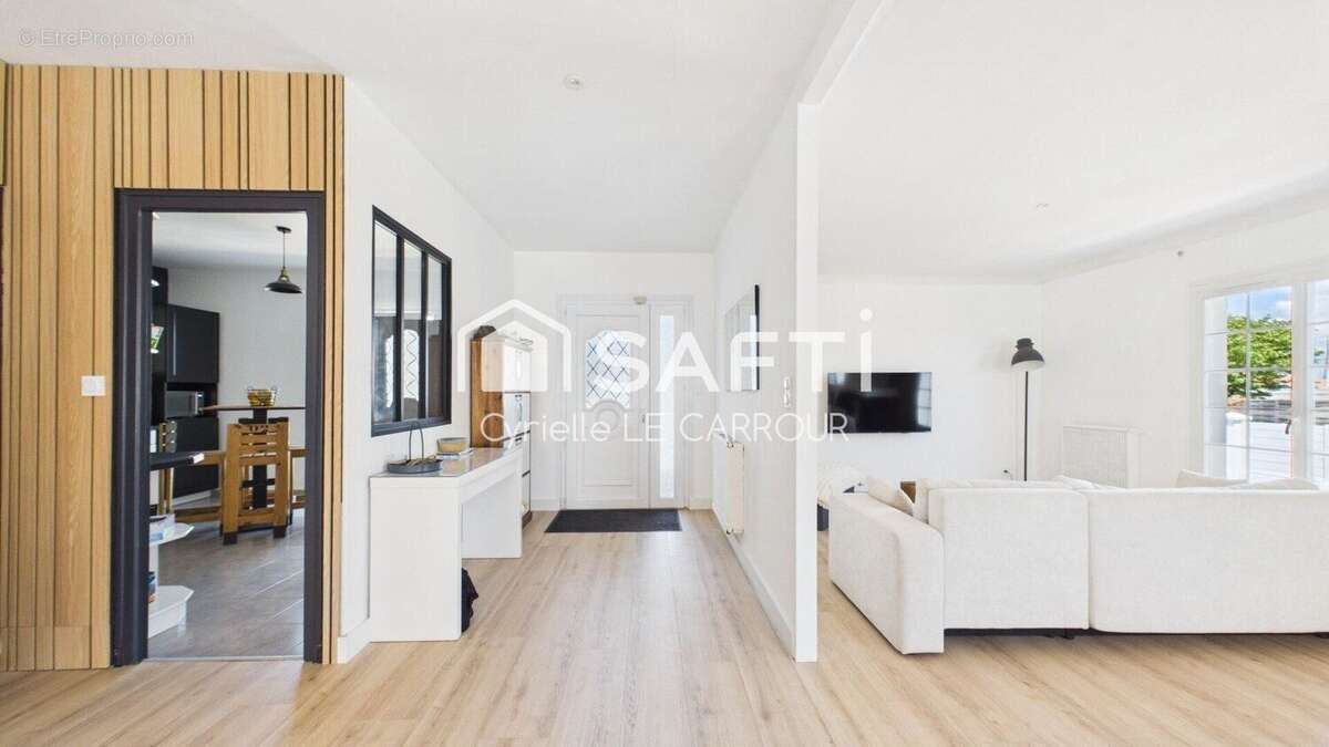 Maison 149 m² à Saint-Xandre  - photo 4