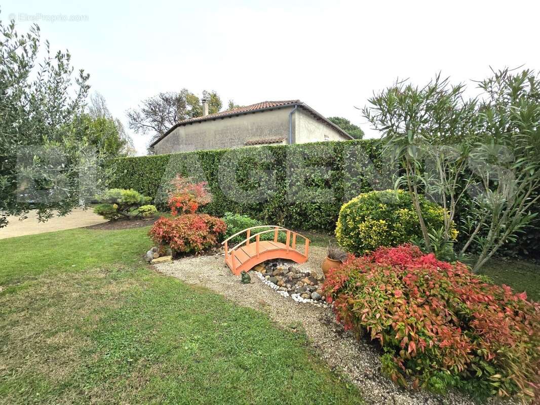 PECH8 - Maison à SAINT-NICOLAS-DE-LA-GRAVE