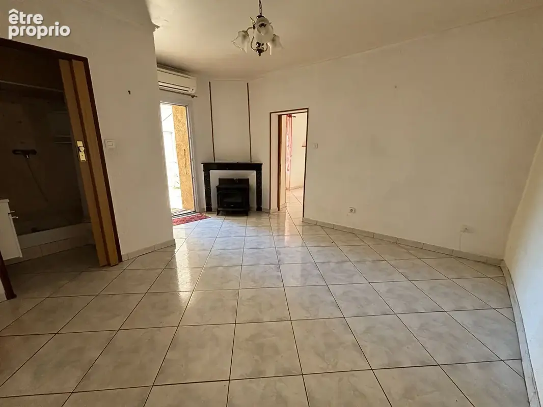 Proche Barjac, coeur de village, deux habitations - photo 7