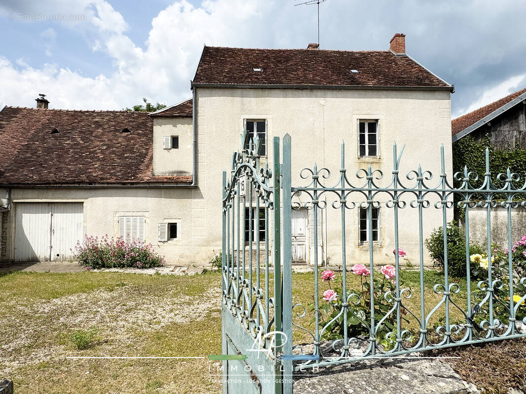 Maison à BEIRE-LE-CHATEL