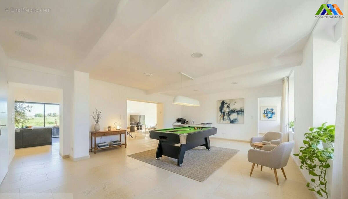 Maison 260 m² à Cars  - photo 8