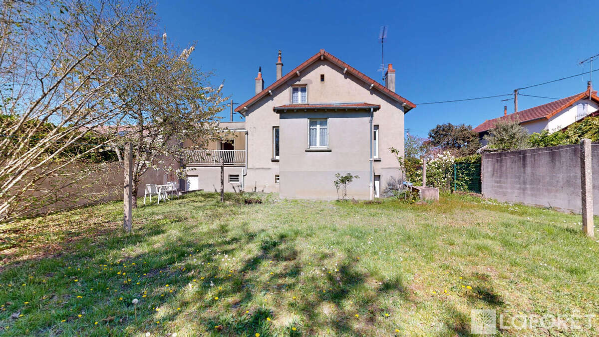 Maison à YZEURE