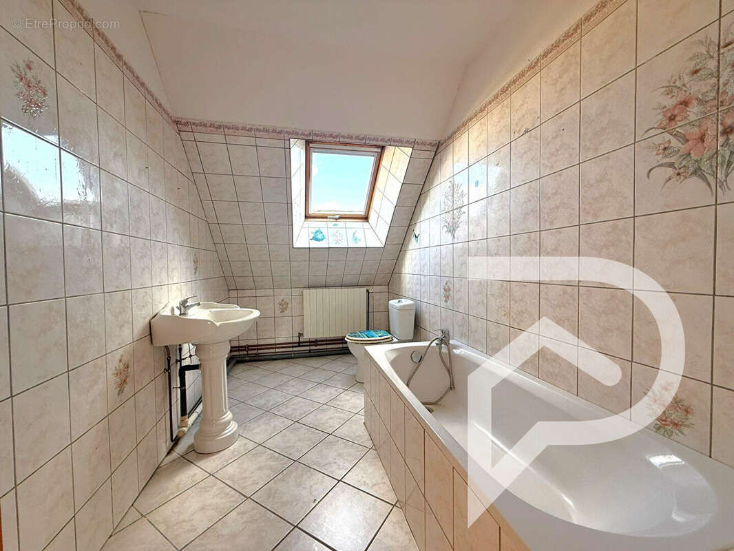 Maison à ESTREES-SAINT-DENIS