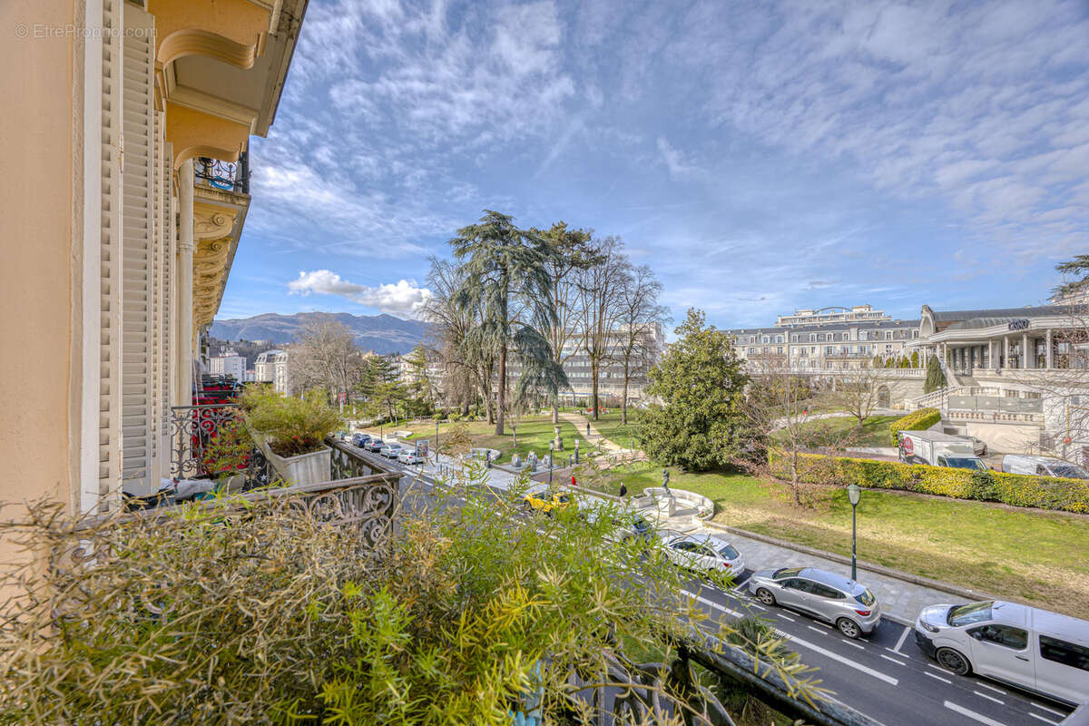 Aix-les-Bains   Appartement T3 de 103 m2 avec balcons, cave et parking couvert - photo 10