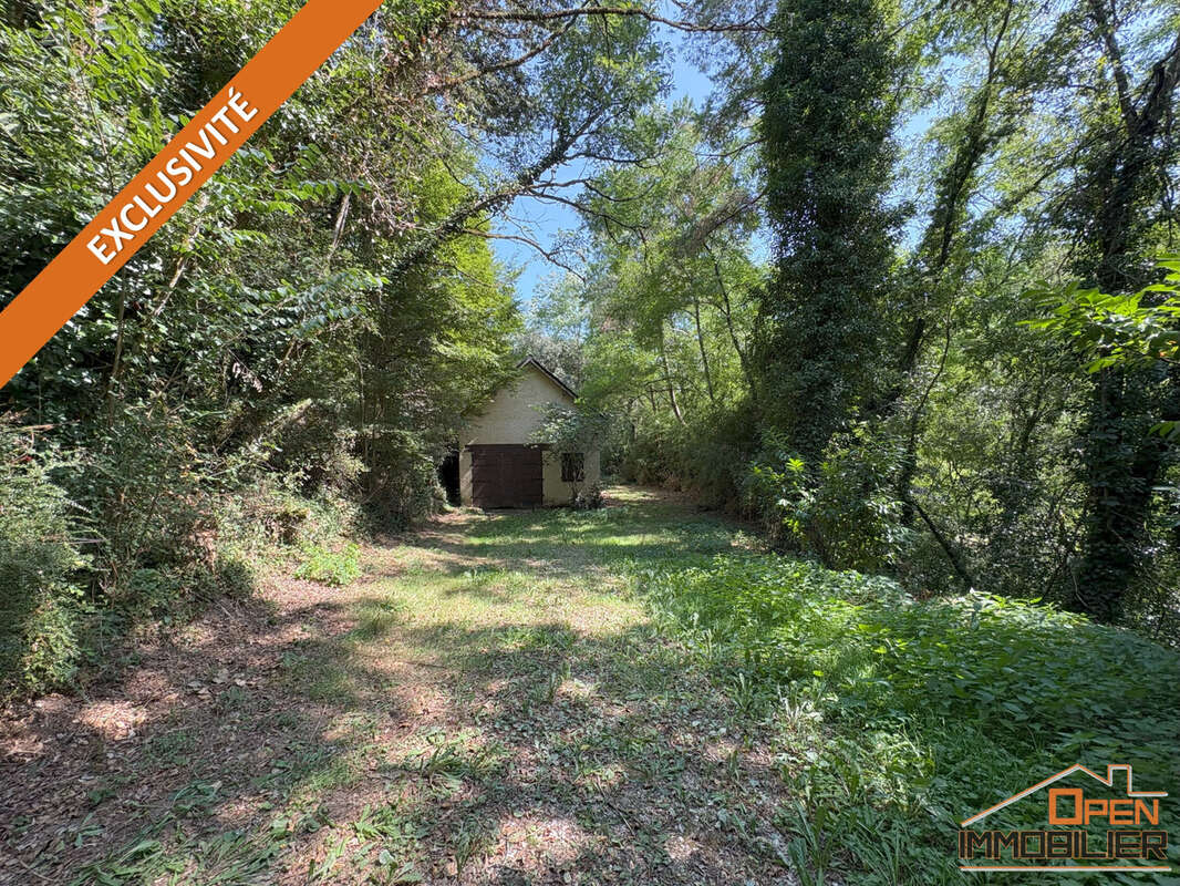 Parking à CALVIAC-EN-PERIGORD