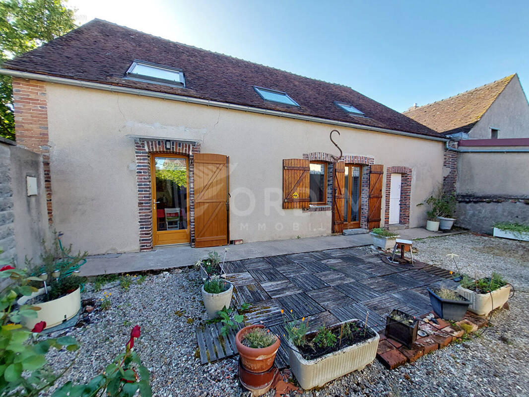 Maison à VILLENEUVE-SUR-YONNE
