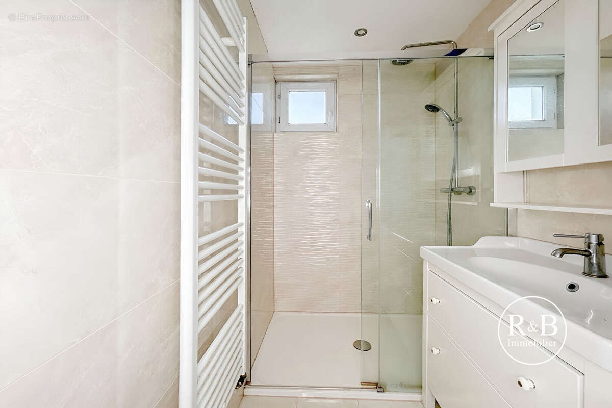 Appartement à LES CLAYES-SOUS-BOIS