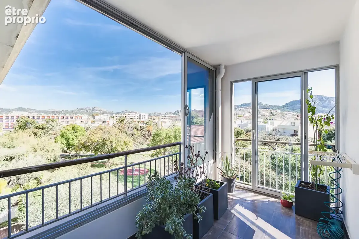 A vendre en exclusivité un appartement T4/T5 de 163 m2 avec vue mer, calanques, Notre Dame de la Garde et box/ secteur Bonnevein - photo 3