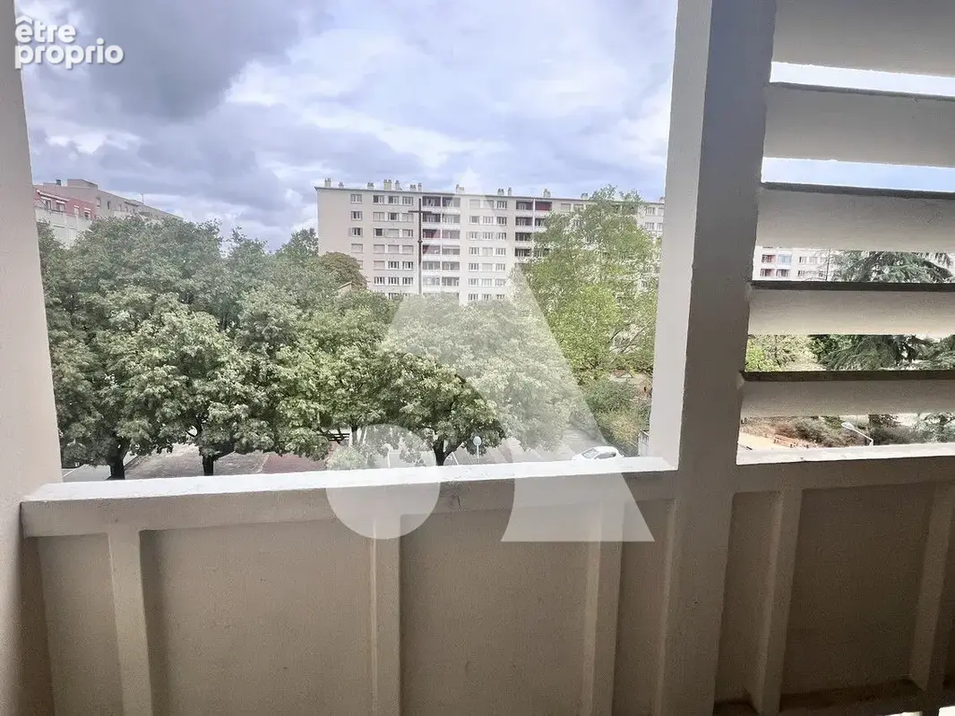 T3 traversant lumineux avec deux balcons ? Proche métro Gratte-Ciel - photo 3
