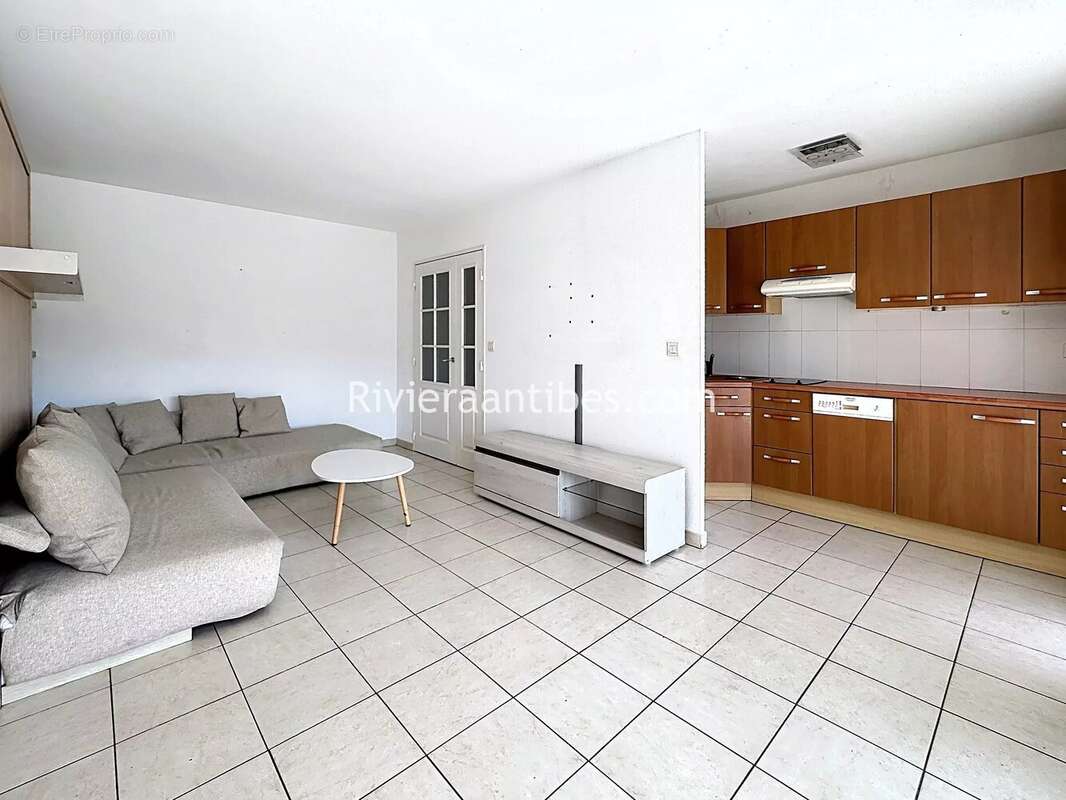 Appartement à VALLAURIS