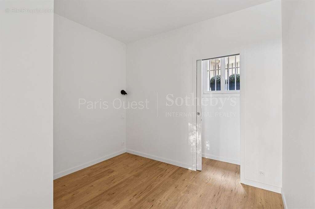 Appartement à PARIS-16E
