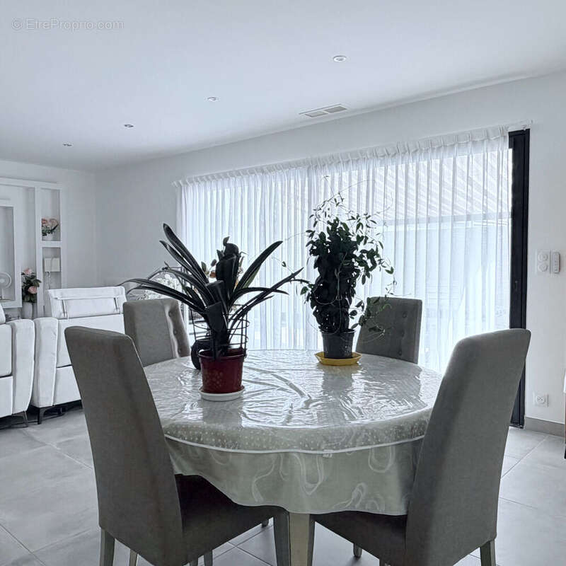Maison Colombiers 4 pièce(s) 109.67 m2 - photo 11