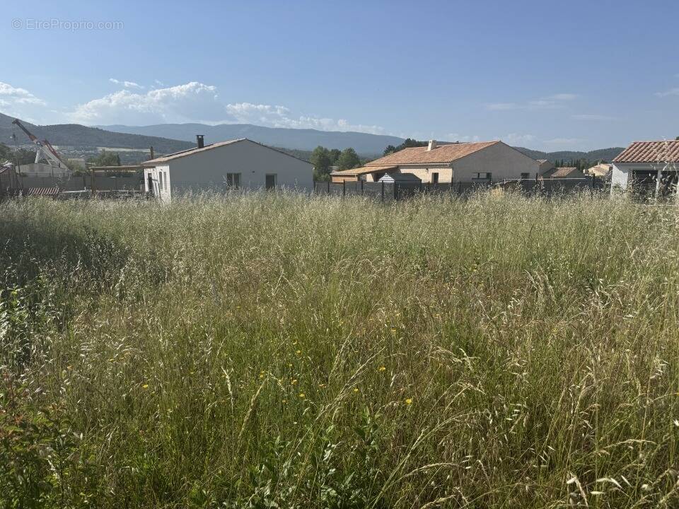 Terrain à LES MEES