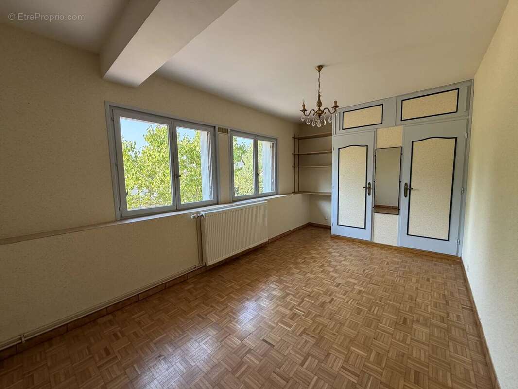 À 10 min d'Auxerre - Maison familiale de 158 m² dans un bourg avec commerces - photo 6